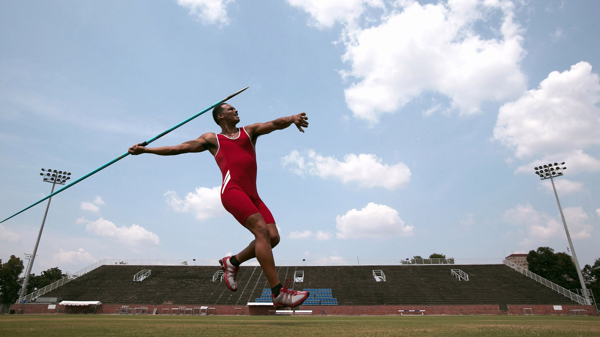 “农村足球振兴工程实施，为边远地区带来希望”，振兴足球发展规划