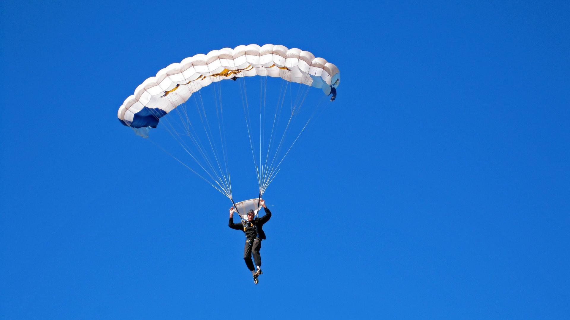 德甲足球文化深入人心，影响广泛，德甲球队关系探究
